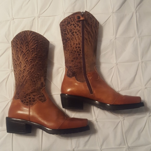 Adorable brown boots! - Picture 2 of 7